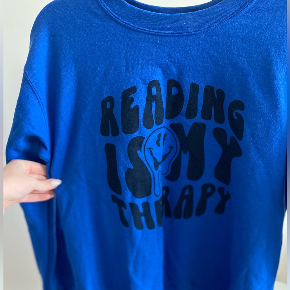 Graphic Crewneck Blue Sweater “Reading is my Therapy”